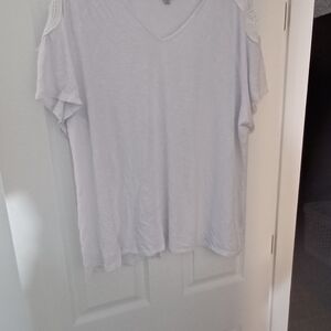 Avenue Light Gray V-Neck Short Sleeve Top
